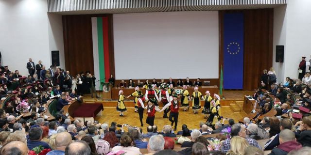Отличили се абсолвенти от Аграрен университет – Пловдив получиха награди от HL-TopMix на тържествена церемония