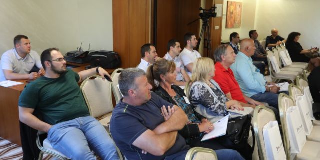 Иновативен метод на отглеждане представи немският експерт д-р Бокман на Бизнес форумът за говедовъдство